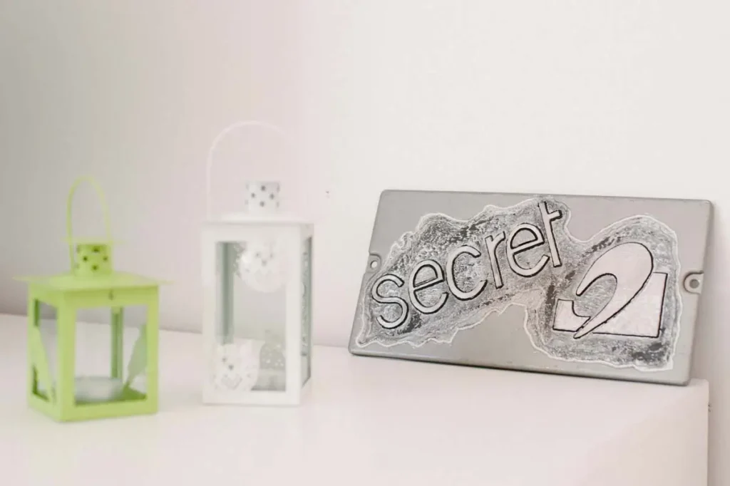 Secret Surf Plaque and two candle accessories.